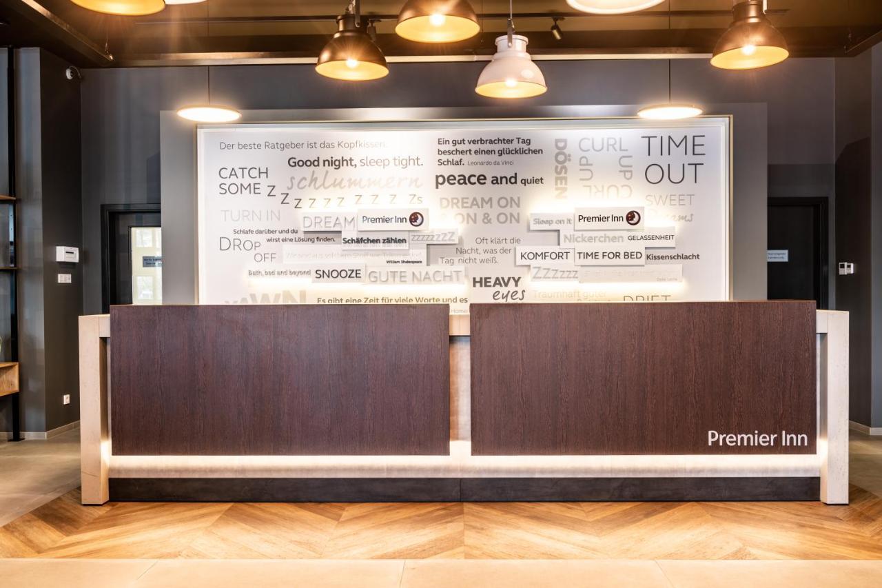 Premier Inn Wuppertal City Centre Esterno foto