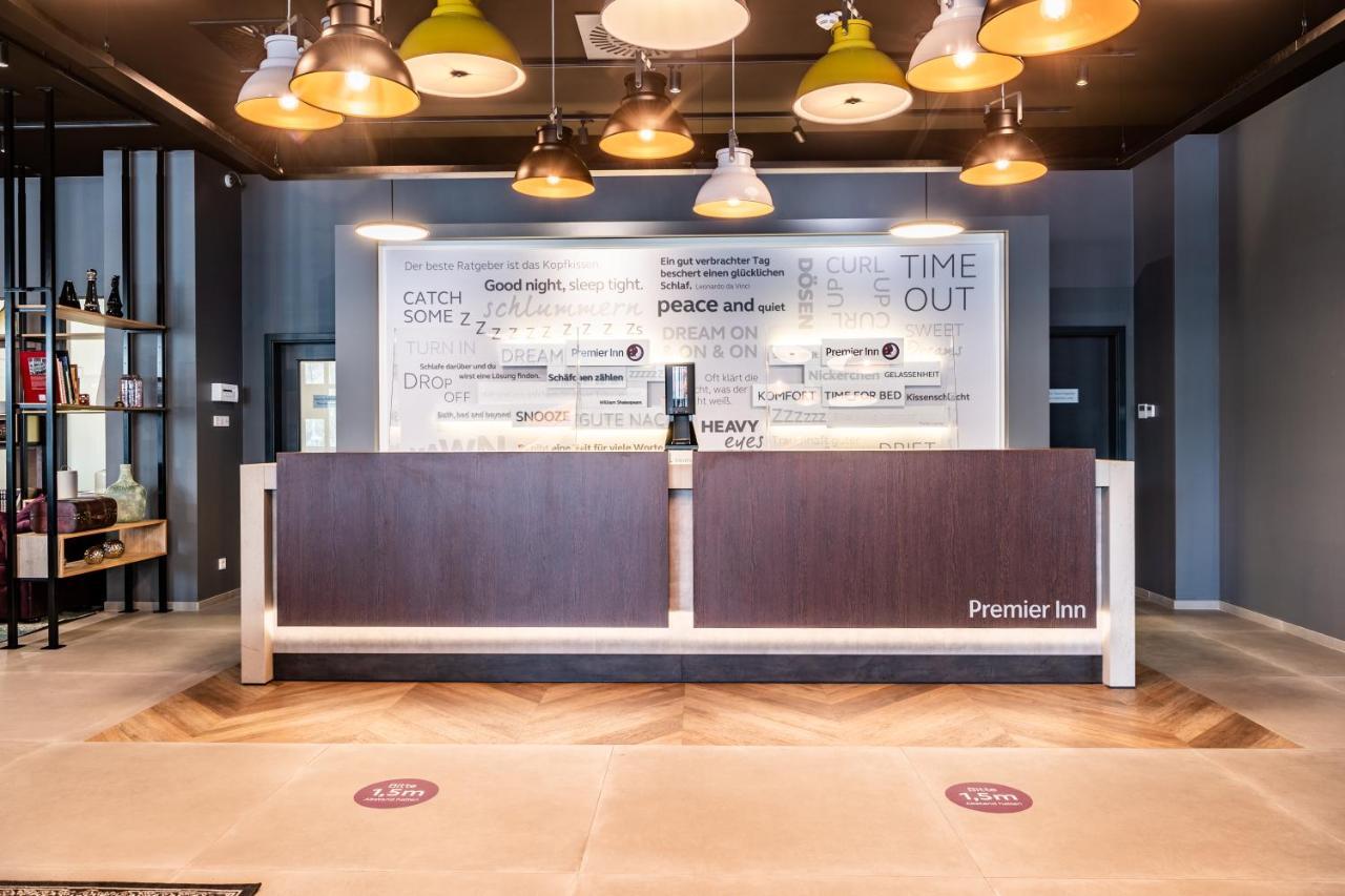 Premier Inn Wuppertal City Centre Esterno foto